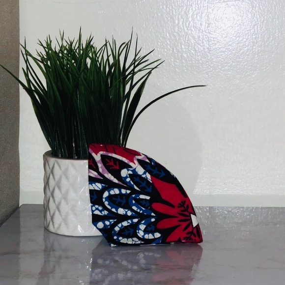 Accessories - Pink leaves mask